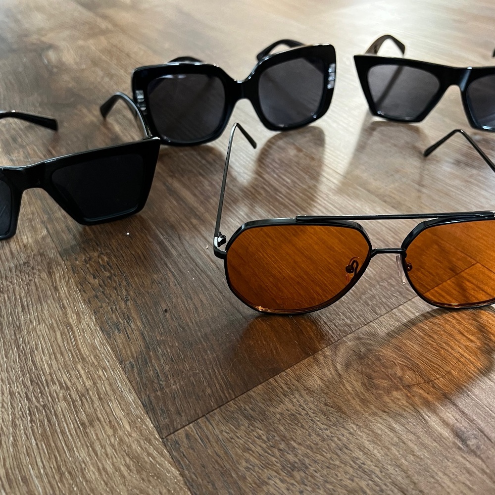 4 pairs of sunglasses